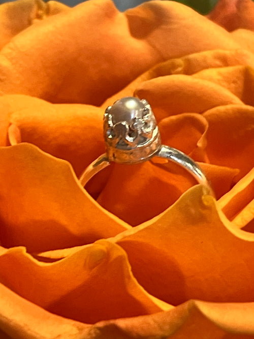 Pearl and sterling silver ring